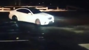 50 Cent se crede in Tokyo Drift la volanul unui Mercedes C63 AMG si face cerculete