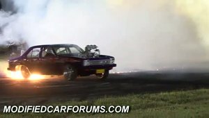 6 minute de flacari, burnout si explozii