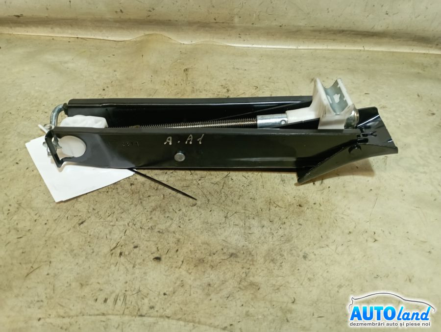 6r0011031b Cric Audi A1 8X1 2010