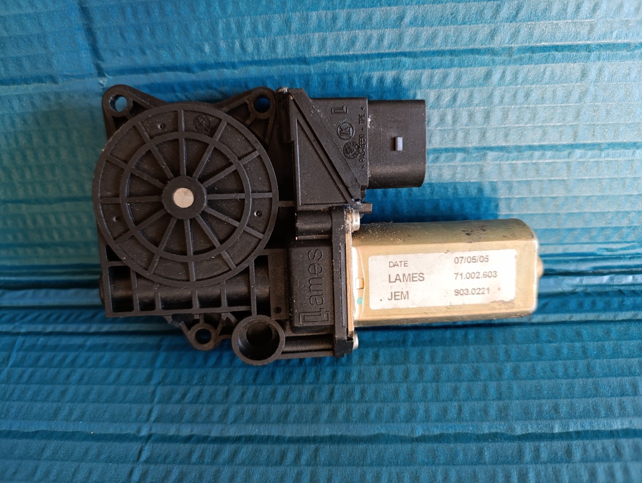 71002603 Bmw seria 3 E90  motoras macara geam stanga spate
