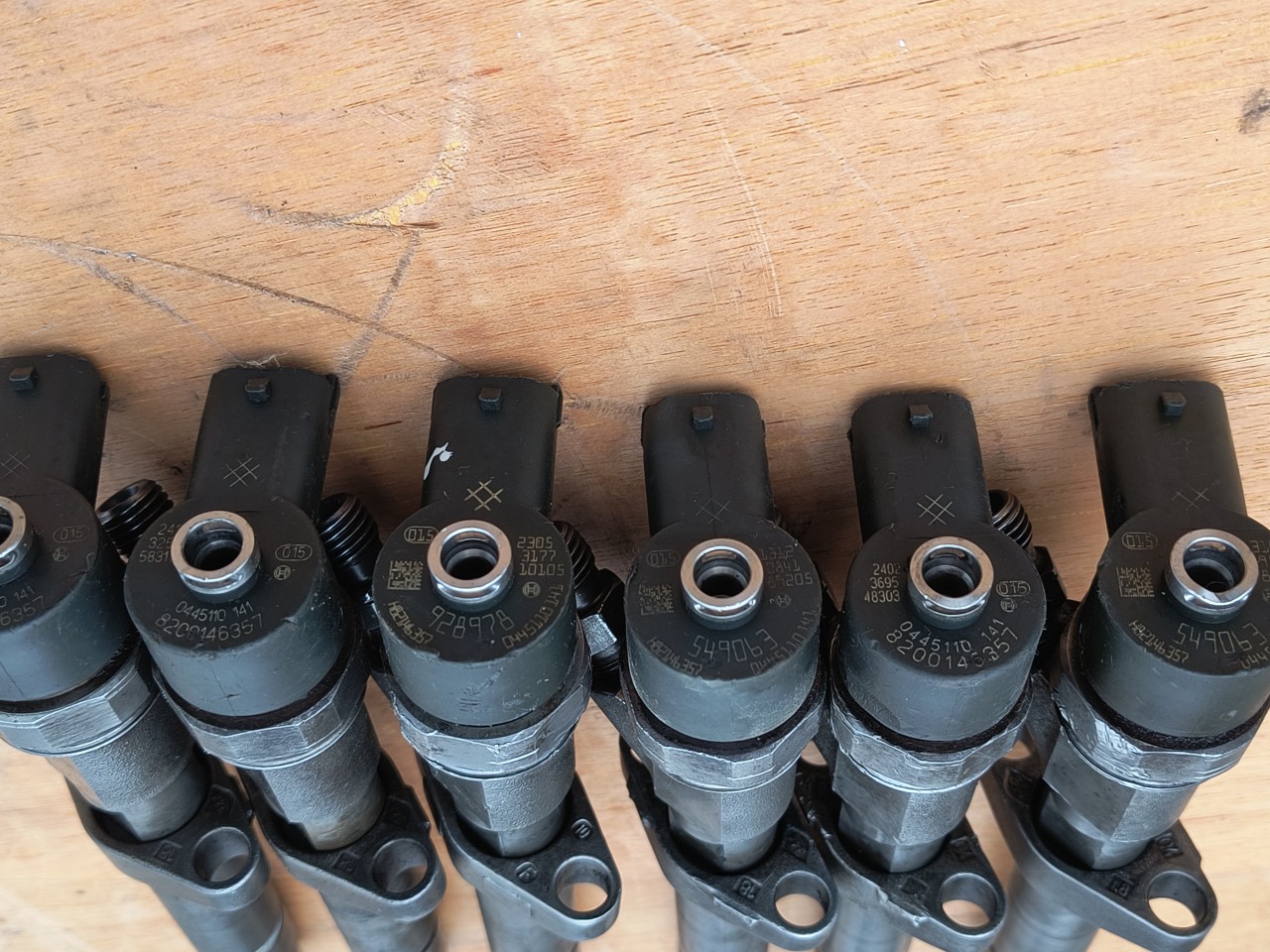 8200146357 93190346 0445110141 Bosch Injector Nissan Opel Renault 2.5 / 2.3 dCi