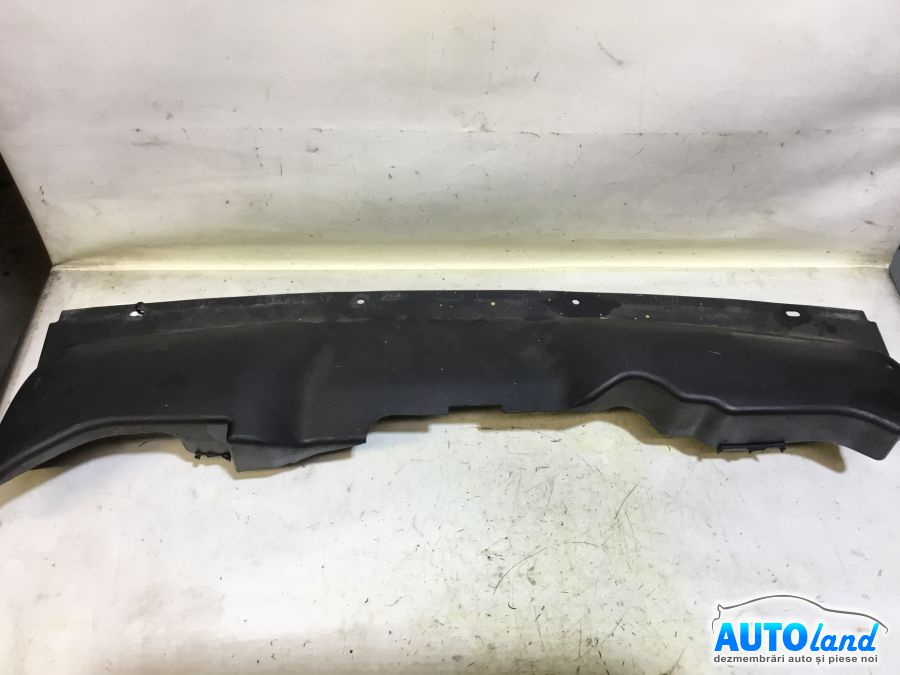 8m5116613aa Plastic Prelungire Grila Intre Faruri Ford FOCUS II DA 2008