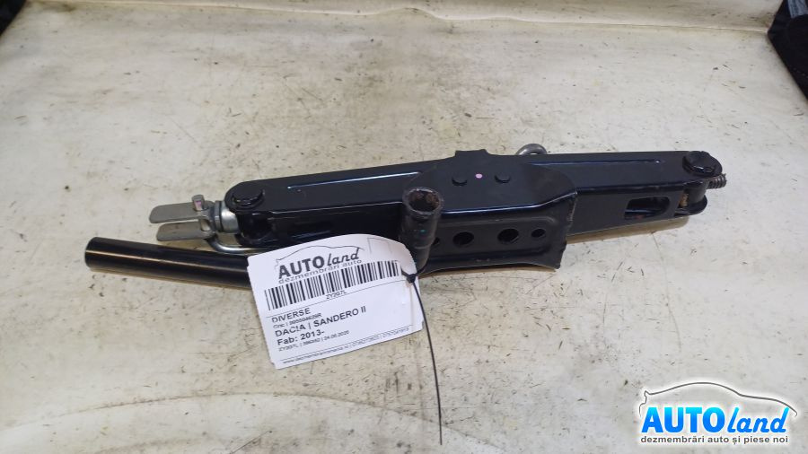 995504629r Cric Dacia SANDERO II 2013