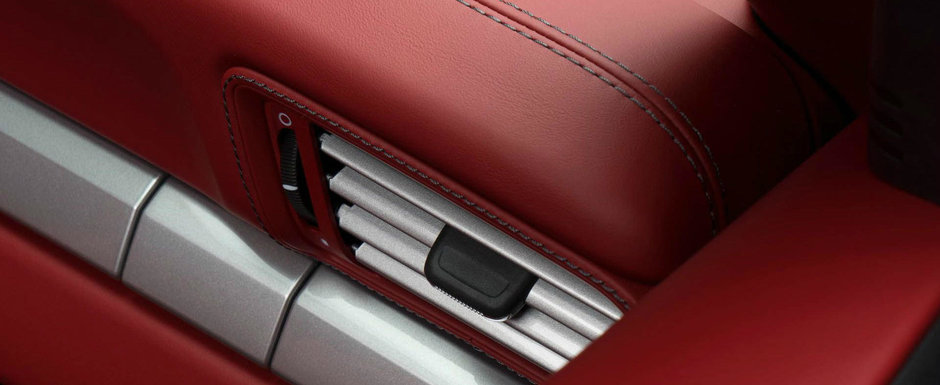 A cheltuit cateva mii bune de euro pe interiorul noului sau 911 Cabrio. Ce are atat de special decapotabila A cheltuit cateva mii bune de euro pe interiorul noului sau 911 Cabrio. Ce are atat de special decapotabila