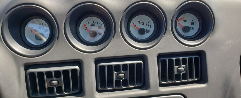 A cumparat-o in '96, dar n-a facut decat 59 de km cu ea. Cat vrea acum pe masina cu motor de 8.0 litri si cutie manuala A cumparat-o in '96, dar n-a facut decat 59 de km cu ea. Cat vrea acum pe masina cu motor de 8.0 litri si cutie manuala