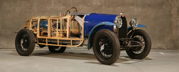 A cumparat trei Bugatti-uri in urma cu 6 decenii si le-a inchis intr-o magazie. Acum au fost scoase la lumina