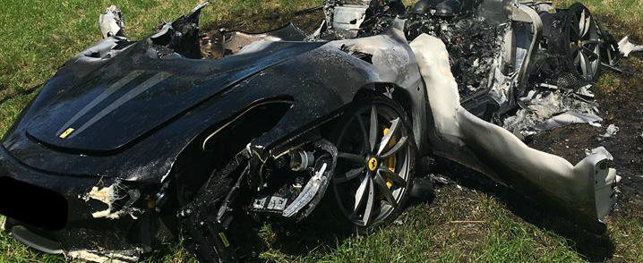 A dat 260.000 de lire pe un Ferrari, iar dupa numai O ORA l-a facut praf pe autostrada A dat 260.000 de lire pe un Ferrari, iar dupa numai O ORA l-a facut praf pe autostrada