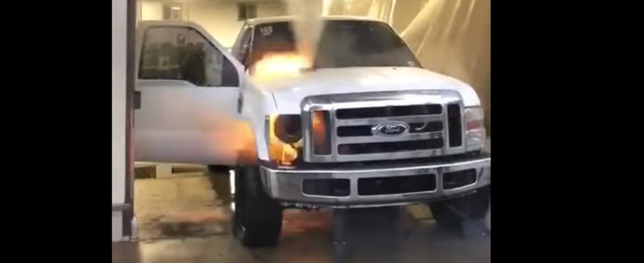 A EXPLODAT pe dyno. 1.220 de cai putere s-au dovedit fatali pentru motorul acestei camionete A EXPLODAT pe dyno. 1.220 de cai putere s-au dovedit fatali pentru motorul acestei camionete