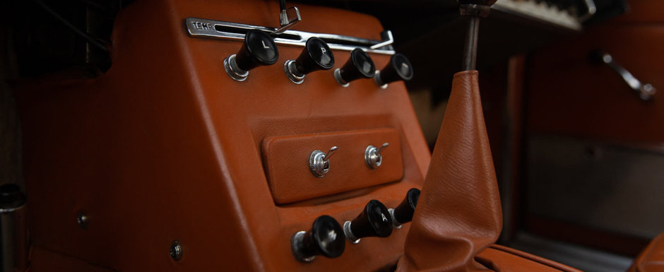 A fost candva cea mai opulenta masina de politie de pe strazi. Modelul din 1962 are motor V12 si tapiterie din piele maronie A fost candva cea mai opulenta masina de politie de pe strazi. Modelul din 1962 are motor V12 si tapiterie din piele maronie