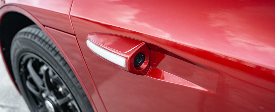 A fost candva cel mai ciudat vehicul de pe strazi. Modelul din 2015 are motor 0.8 TDI si camere video pe post de oglinzi A fost candva cel mai ciudat vehicul de pe strazi. Modelul din 2015 are motor 0.8 TDI si camere video pe post de oglinzi