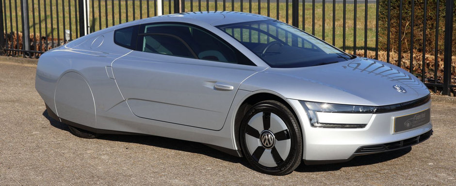 A fost candva cel mai ciudat Volkswagen de pe strazi. Modelul din 2015 are motor diesel de 0.8 litri si camere video in loc de oglinzi retrovizoare A fost candva cel mai ciudat Volkswagen de pe strazi. Modelul din 2015 are motor diesel de 0.8 litri si camere video in loc de oglinzi retrovizoare