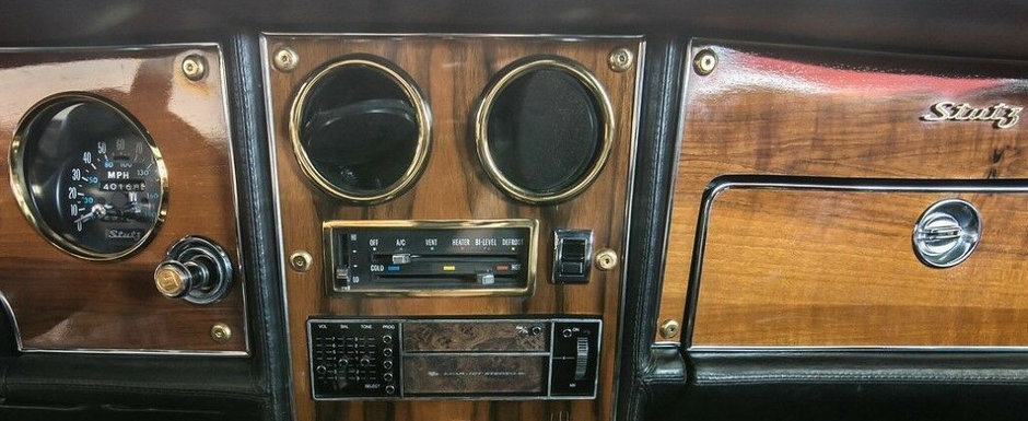 A fost candva cel mai extravagant coupe de pe strazi. Modelul din 1974 are motor V8 de 7.3 litri, vopsea aplicata in 22 de straturi si covorase din lana neozeelandeza