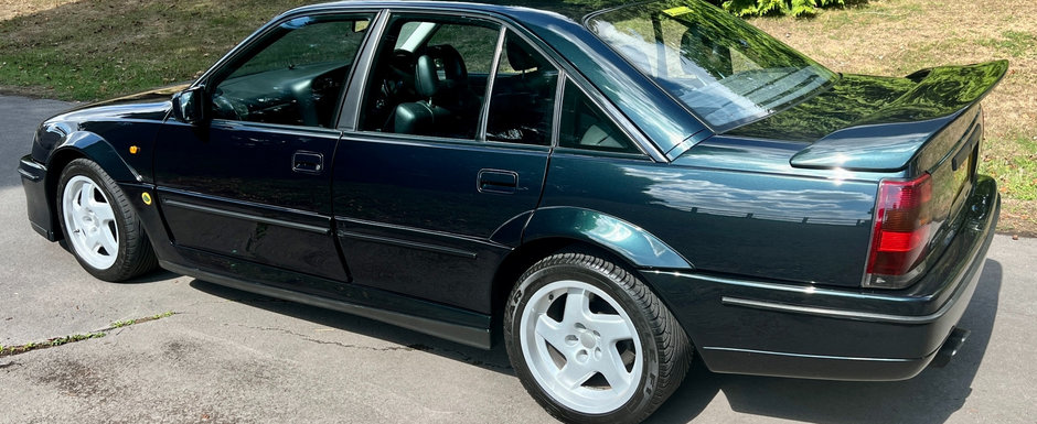 A fost candva cel mai rapid sedan de pe strazi. Politia din Anglia a cerut, in anii '90, interzicerea lui A fost candva cel mai rapid sedan de pe strazi. Politia din Anglia a cerut, in anii '90, interzicerea lui