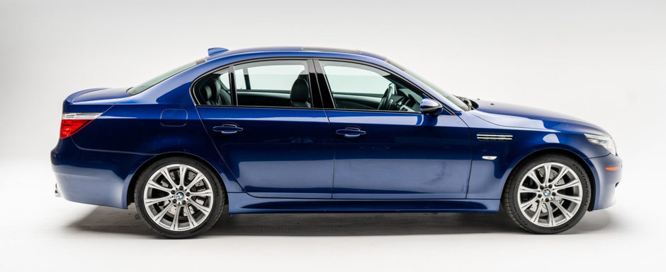 A fost candva cel mai spectaculos sedan de pe strazi. Modelul din 2008 are motor V10 care se tureaza pana la 8.250 rpm A fost candva cel mai spectaculos sedan de pe strazi. Modelul din 2008 are motor V10 care se tureaza pana la 8.250 rpm