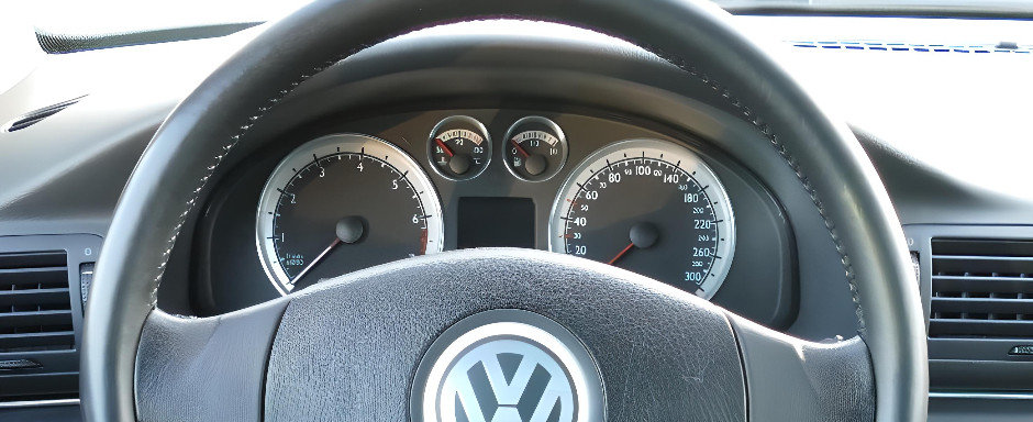 A fost candva cel mai tare Passat de pe strazi. Modelul din 2004 are motor W8 si 300 km/h in bord A fost candva cel mai tare Passat de pe strazi. Modelul din 2004 are motor W8 si 300 km/h in bord
