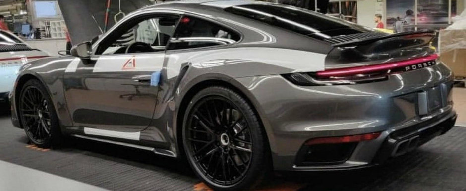A fost surprins chiar pe linia de asamblare. Acum toata lumea stie cum arata noul PORSCHE 911 TURBO A fost surprins chiar pe linia de asamblare. Acum toata lumea stie cum arata noul PORSCHE 911 TURBO
