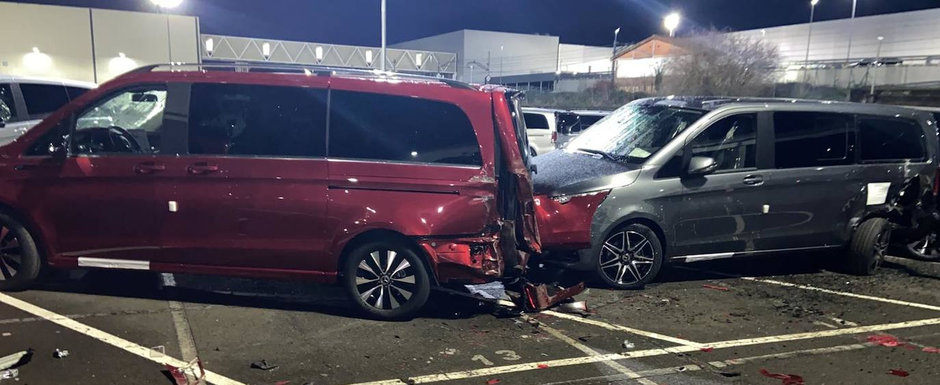 A furat un excavator si a distrus peste 50 de masini dupa ce Mercedes l-a dat afara