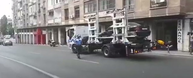 A inceput ridicarea masinilor in Bucuresti. VIDEO cu primele autoturisme luate pe sus