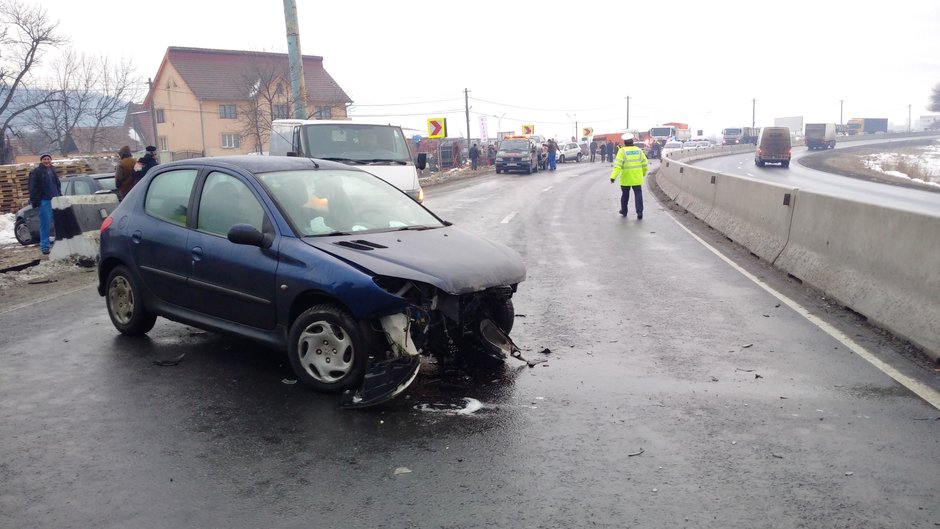 A inceput sezonul poleiului: de ce se produc cele mai multe accidente acum si cum le putem evita