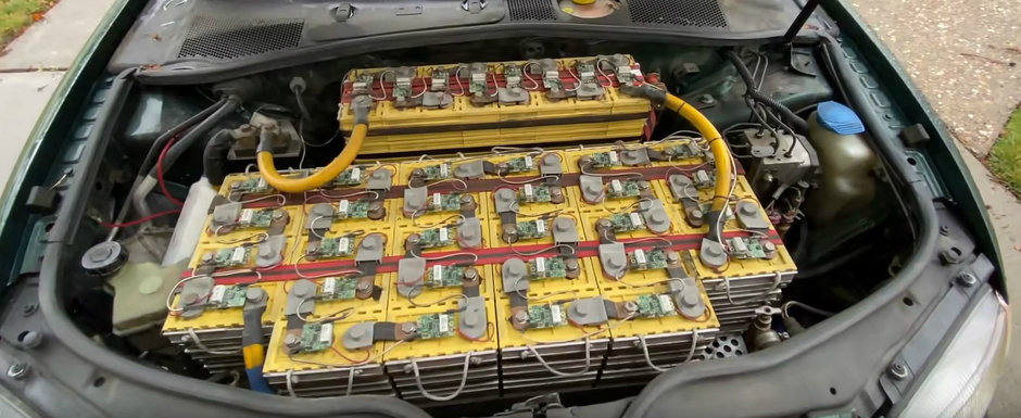 A inlocuit motorul unui PASSAT B5 cu...baterii. In ultimii 10 ani a facut peste 140.000 de km cu masina A inlocuit motorul unui PASSAT B5 cu...baterii. In ultimii 10 ani a facut peste 140.000 de km cu masina