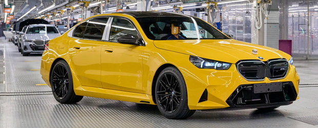 A intrat in productia de serie si nimic nu mai poate face BMW sa se razgandeasca. Imagini de pe linia de asamblare cu noul M5, modelul de inalta performanta ce cantareste nu mai putin de 2.435 de kilograme