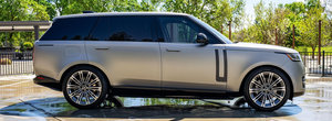 A platit aproape 200.000 de dolari pe un Range Rover cu motor de BMW Seria 8, dar dupa un an si doar 7.842 de kilometri parcursi a primit cu peste 56.000 de dolari mai putin pe masina britanica