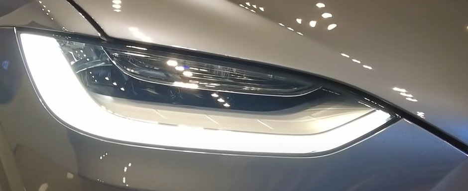 A platit peste 130.000 de dolari pe o masina noua, cu trei motoare si 1.020 de cai, insa a primit una cu anvelope de vara pe fata si cauciucuri all-season pe spate A platit peste 130.000 de dolari pe o masina noua, cu trei motoare si 1.020 de cai, insa a primit una cu anvelope de vara pe fata si cauciucuri all-season pe spate