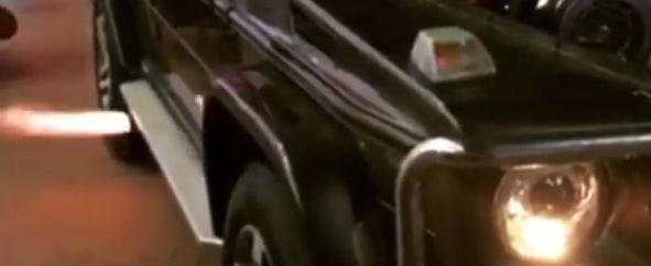 A pus un 2JZ sub capota unui G63 AMG. De fiecare data cand accelereaza zici ca trage cu mitraliera A pus un 2JZ sub capota unui G63 AMG. De fiecare data cand accelereaza zici ca trage cu mitraliera