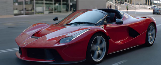 A renuntat la plafon si arata mai bine ca oricand. Asta este primul filmulet oficial al Ferrari-ului LaFerrari Aperta