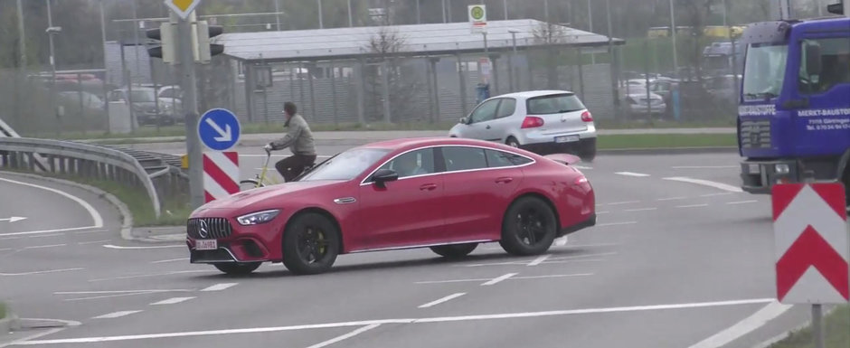 A reusit sa filmeze in trafic noua masina de la Mercedes-AMG. Era chiar versiunea cu motor V8! A reusit sa filmeze in trafic noua masina de la Mercedes-AMG. Era chiar versiunea cu motor V8!