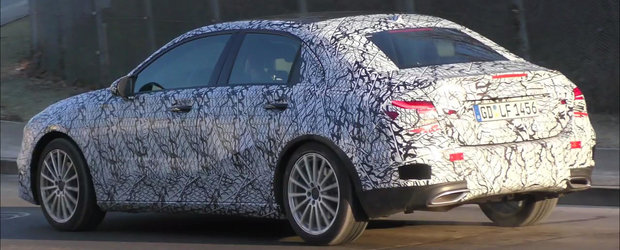 A surprins in teste noua limuzina de la Mercedes. E de dimensiuni compacte si se bate cu Audi A3 Sedan!