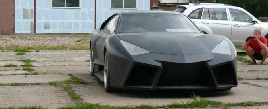 A taiat si sudat la caroserie pana cand a facut-o de... Lambo. Acum toata lumea se inghesuie sa pozeze masina A taiat si sudat la caroserie pana cand a facut-o de... Lambo. Acum toata lumea se inghesuie sa pozeze masina