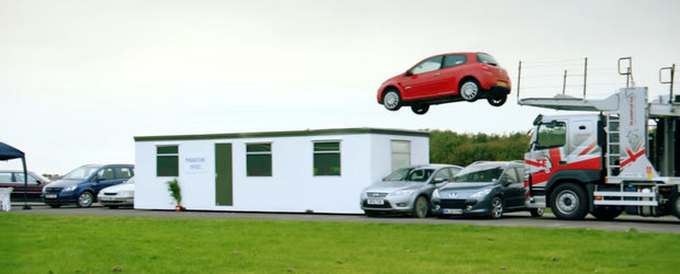 A venit randul lui Richard Hammond sa propuna un nou pilot de teste. Pe cine a ales