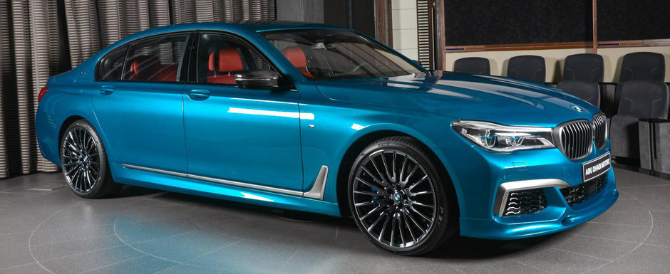 A vrut sa-i lase pe toti cu gura cascata, asa ca si-a comandat limuzina V12 intr-un albastru ca... noul M2 Coupe. FOTO A vrut sa-i lase pe toti cu gura cascata, asa ca si-a comandat limuzina V12 intr-un albastru ca... noul M2 Coupe. FOTO
