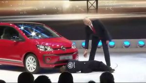 A zis ca intra in pamant de rusine. Cum a fost umilit un oficial Volkswagen la Geneva Motor Show