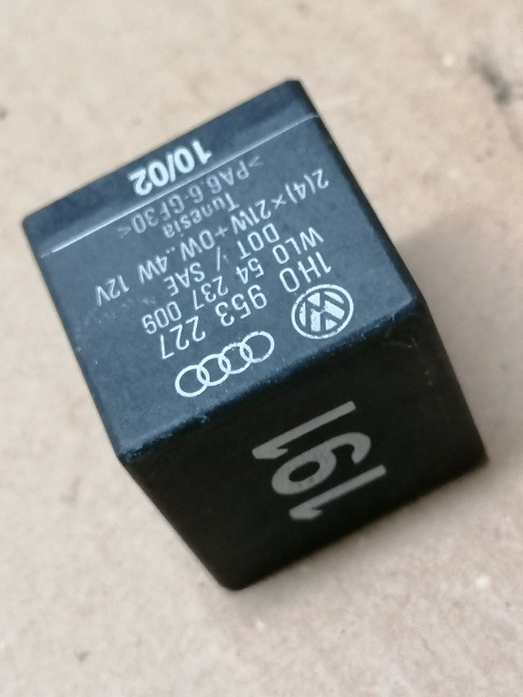 A8-866 RELEU 191 NEGRU AVARE SEMNALIZARE AUDI 1H0953227