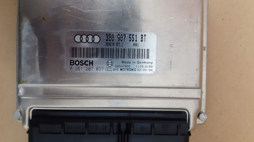 A8-983 CALCULATOR ECU MOTOR AUDI A8 4D2 2.8 BENZINA 3B0 907 551 BT 0 261 207 037 ME7.1 /