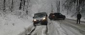 Verde la zapada! Ce trebuie sa ai neaparat in portbagajul masinii cand vin nametii