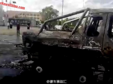 Accident aparent usor intre un Mercedes G63 AMG by Mansory si un Hyundai Santa Fe