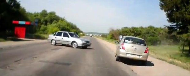 Accident auto evitat - manevre extreme cu un Cielo, la limita sigurantei