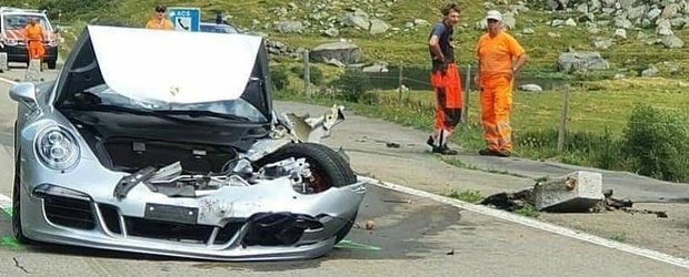 Accident cu Bugatti CHIRON si Porsche 911 pe un drum montan. Cat de sifonat este bolidul de 3.5 milioane de euro