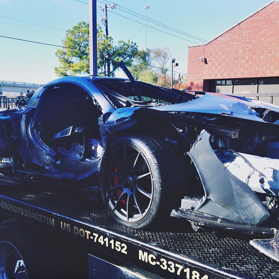 Accident cu McLaren P1