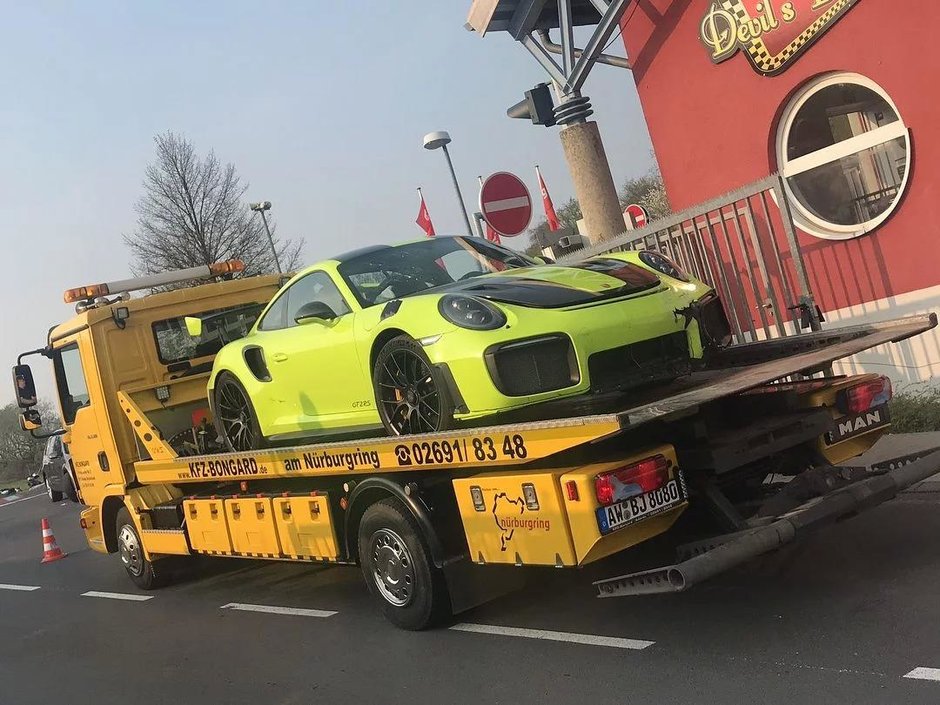 Accident cu Porsche 911 GT2 RS