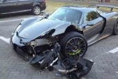 Accident cu Porsche 918 Spyder in China