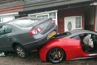 Accident cu un Ferrari inchiriat