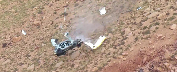 Accident cutremurator la Pikes Peak: Un Evo 8 rateaza curba si cade in prapastie!