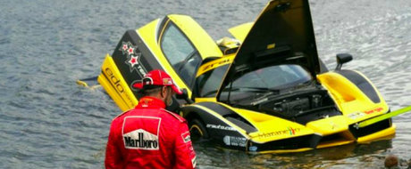 Accident de 1.5 milioane de dolari - Ferrari Enzo la apa