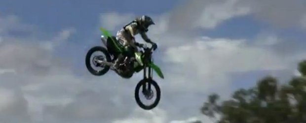 Accident dureros pentru un star feminin de motocross