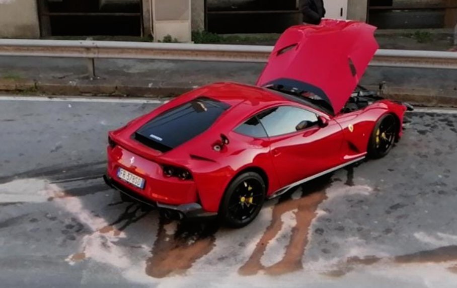 Accident Ferrari 812 Superfast