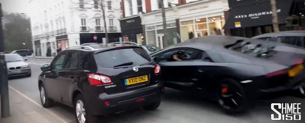 Accident in Londra cu un Lamborghini Aventador. MOMENTUL IMPACTULUI